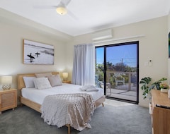 Serviced apartment La Vida on Anzac (Redcliffe, Australia)