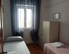 Koko talo/asunto Apartment In Family House Surrounded By Greenery (La Maddalena, Italia)