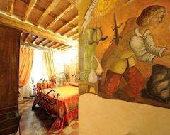 Bed & Breakfast Antica Corte dei Principi charming rooms (Lucca, Ý)