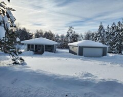 Toàn bộ căn nhà/căn hộ Quaint Year Round Cabin With Access To Lake Minnewawa (McGregor, Hoa Kỳ)