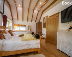 Toàn bộ căn nhà/căn hộ Knockderry Lodge -private Luxury Pet-friendly Accommodation In Scotland With Hot Tub (Cove, Vương quốc Anh)