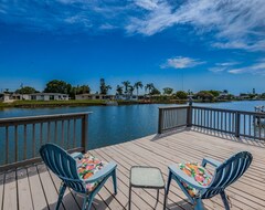 Toàn bộ căn nhà/căn hộ Serene Lakefront Home In Tampa Bay, Close To Beaches And Downtown Tarpon Springs (Holiday, Hoa Kỳ)
