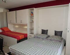 Hotel Port D'Hyères, Renovated Studio, 3 People, Terrace, Sea View, 200M From The Beach (Hyères, France)