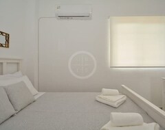 Tüm Ev/Apart Daire Vasiliki, A Perfect 2 Bedroom Apartment On A Sandy Beach (Ermioni, Yunanistan)