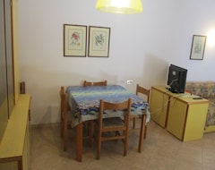 Tüm Ev/Apart Daire Terraced House With Animation-pool-tennis. Mare À 100m In A Holiday Village (Badesi, İtalya)