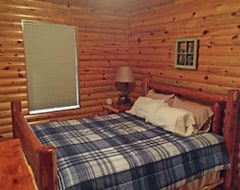 Entire House / Apartment Lazy Cedars Log Cabin (Germfask, USA)