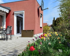 Koko talo/asunto Bright, Modern House With Large Garden And Terrace (Panketal, Saksa)