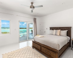 Hele huset/lejligheden New Villa - 6ix - Beachfront. Opening Special Rates Nowon ! (Cockburn Town, Turks and Caicos Islands)
