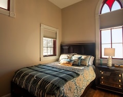Entire House / Apartment Historic Church Renovated With All Modern Amenities! (Mound City, USA)