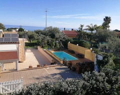 Cijela kuća/apartman House With Private Access To Beach (Capo Caccia, Italija)