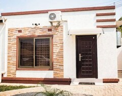 Entire House / Apartment Lovely 1-bedroom Self-catering Vacation Home (Lusaka, Zambia)