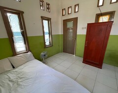 Khách sạn Spot On 93075 Nova Jaya 2 Homestay Syariah (Lamongan, Indonesia)