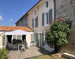 Cijela kuća/apartman Superb Stone House 130 M2 In The Heart Of The Village And Near The Poitevin Marsh (Beauvoir-sur-Niort, Francuska)