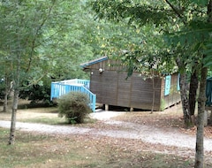 Khu cắm trại Camping Le Repaire (Thiviers, Pháp)