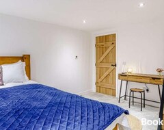 Hotel 3 Bedroom Barn In Blackpool - 41701 (Poulton-le-Fylde, United Kingdom)