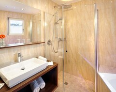 Khách sạn Single Room With Shower Od. Bathroom, Toilet - Zum Hirschen, Hotel (Zell am See, Áo)