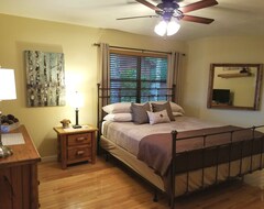 Toàn bộ căn nhà/căn hộ Lake Chatuge Country Cottages - Come Relax At Redbud Re-Treat! (Hayesville, Hoa Kỳ)