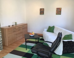 Hotel Holiday House Donaucity, Whole House 4 Rooms, 4 Beds Garden (Wien, Østrig)