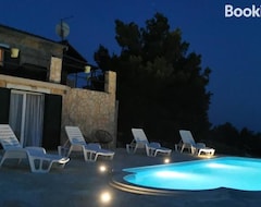 Entire House / Apartment Villa Aura (Milna, Croatia)