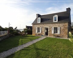 Hele huset/lejligheden 300m De La Mer, Maison Bretonne Avec Grand Jardin Et Vue Mer - Wifi (Ploubazlanec, Frankrig)