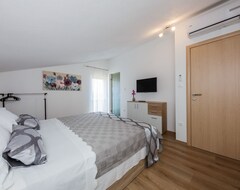 Cijela kuća/apartman Villa Toni With 5 Bedrooms And Heated Pool (Kaštela, Hrvatska)