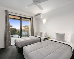 The Lookout - Sleeps 8, Hotel Style, Pool, Beach, Views, Shopping, Pets! (Noosa Heads, Australien)