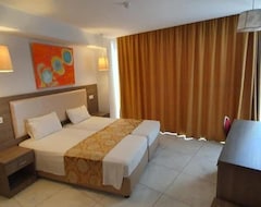 Khách sạn Corfu Hotel (Ayia Napa, Síp)