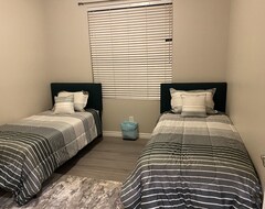 Tüm Ev/Apart Daire Vegas Cozy 4 Bed Room Family Home (North Las Vegas, ABD)