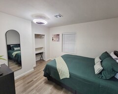 Casa/apartamento entero The Elwood- 2 Miles To Ou On Main St With Hot Tub! (Norman, EE. UU.)