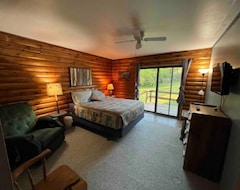Entire House / Apartment Log Cabin House On 10.5 Acers Of Wooded Land. Accommodates 20 Plus Guest. (Remus, USA)