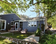 Toàn bộ căn nhà/căn hộ Charming Lake Front Cottage (Hastings, Hoa Kỳ)