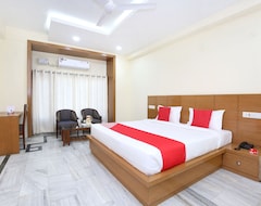 Khách sạn Capital O 12767 Hotel Grand Chinar (Baddi, Ấn Độ)