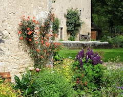 Toàn bộ căn nhà/căn hộ Independent Water Mill Cottage In Rix, Burgundy, On 14 Acres Of Meadows & Water (Rix, Pháp)