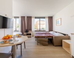 Apart Otel Atenea Park Suites & Apartments (Villanueva y Geltrú, İspanya)