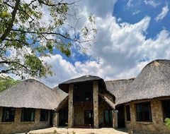 Toàn bộ căn nhà/căn hộ Lovely House On 4 Hectares In John Galt Village - 2011 (Nyanga, Zimbabwe)
