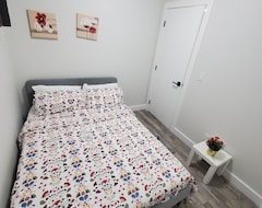 Hele huset/lejligheden Family Friendly | Netflix | Spacious And Cozy 2-bedroom Legal Basement Suite (Edmonton, Canada)