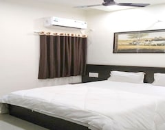Khách sạn Hotel Gayatri by Sky Stays (Dwarka, Ấn Độ)