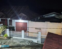 Guesthouse A Balcony with a Mountain View (Batusangkar, Indonesia)