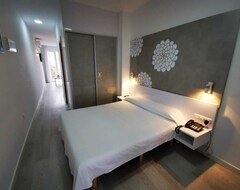 Khách sạn Sol Playa Suites (Valencia, Tây Ban Nha)