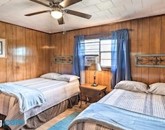 Entire House / Apartment Cozy Pet-friendly Cabin With Designated Boat Slip! (Greers Ferry, USA)