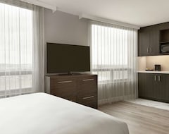 Hotel Embassy Suites By Hilton Montreal Airport (Pointe-Claire, Canada)