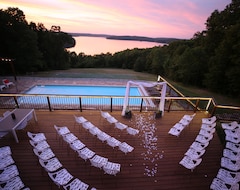 Toàn bộ căn nhà/căn hộ Luxury Lake View Lodge Sleeps 30, Set On 11 Acres With Heated Swimming Pool. (Mountain Home, Hoa Kỳ)