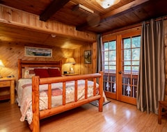 Entire House / Apartment Romantic & Private Cabin, Nestled On The Rogue River, An Hour From Crater Lake (Trail, USA)