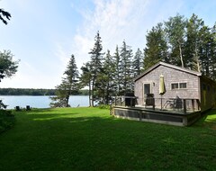 Entire House / Apartment Dow Road Waterfront Cottage - One Bedroom Home (Deer Isle, USA)