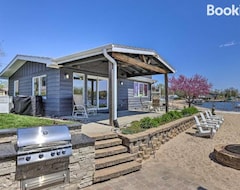 Entire House / Apartment Lakefront Bellevue Home Private Beach And Dock (Bellevue, USA)