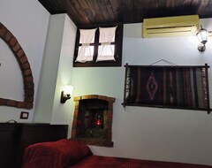Hotel Hostel Mangalem (Berat, Albania)