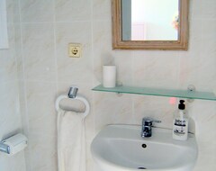 Entire House / Apartment Sitges Centro. Free Wifi. Luminoso Estudio Con Terraza A 20m Playa. Muy Tranquil (Sitges, Spain)