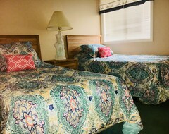 Hele huset/lejligheden 2 Bedroom Condo Directly Across Boulevard From Beach Access, Outdoor Pool (North Myrtle Beach, USA)