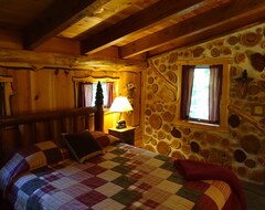 Entire House / Apartment Stunning Door County Cabin in the Woods, Wi-fi, Firepit, Fireplace, Game Room (Egg Harbor, USA)