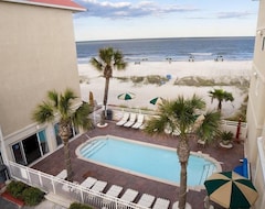 Hotel Partial Ocean View Room W/ Free Wifi, Private Balcony, & Walk-in Shower (Tybee Island, USA)